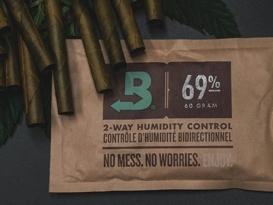 Two-way moisture packs
